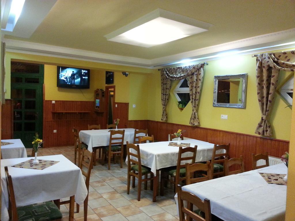 Pension Hostad Gabcikovo Buitenkant foto