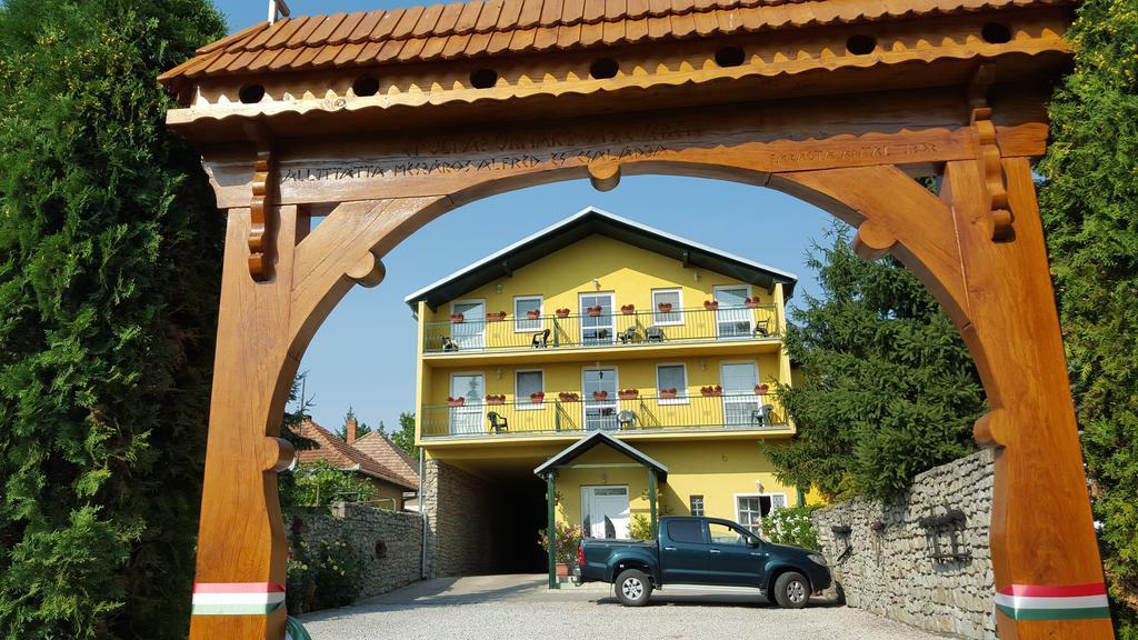 Pension Hostad Gabcikovo Buitenkant foto