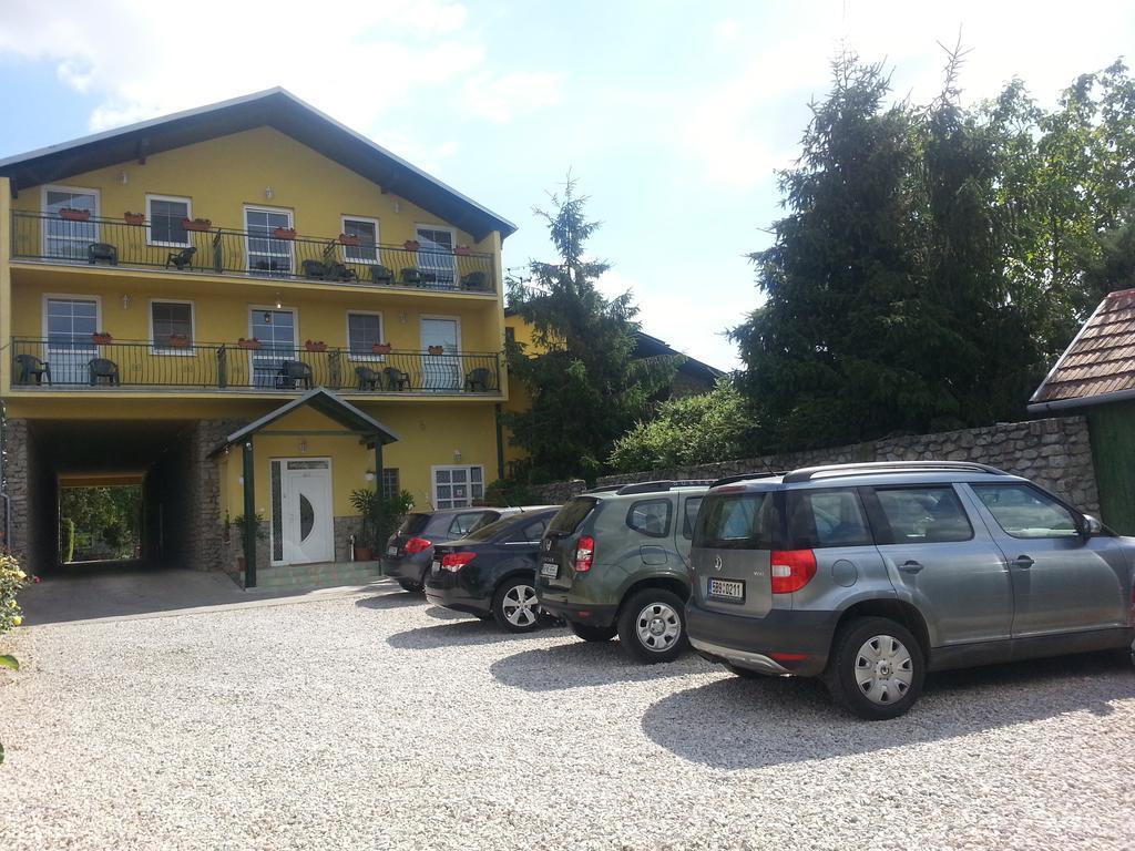 Pension Hostad Gabcikovo Buitenkant foto