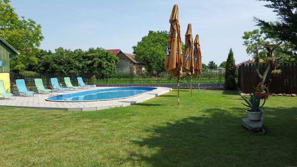 Pension Hostad Gabcikovo Buitenkant foto