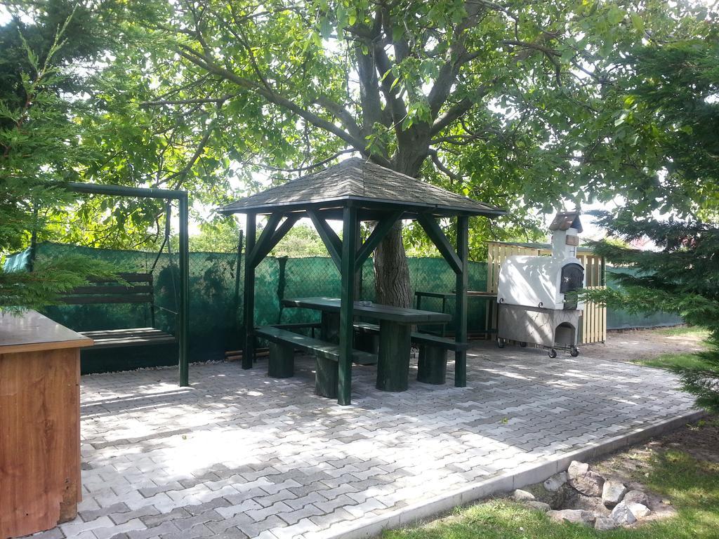 Pension Hostad Gabcikovo Buitenkant foto